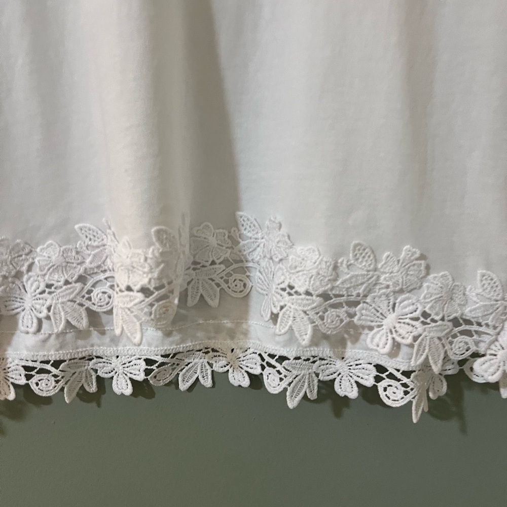 Zara women short sleeve white tee embroidered bottom never worn large - Picture 3 of 5